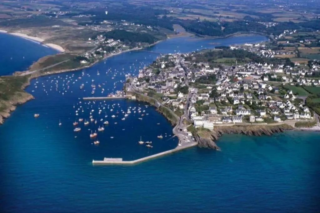 Pied A Terre Pour Des Vacances Au Bord De La Mer Le Conquet 0*,  France